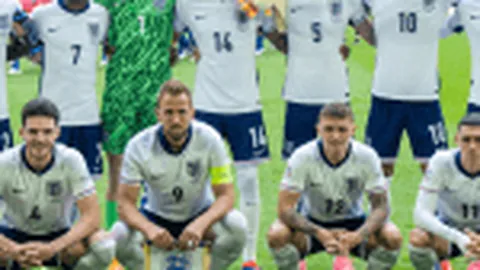 国足紧锣密鼓备战，澎湃深度解析时间紧迫