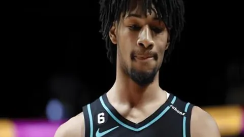 第十五届全运会乒乓球男团资格赛：马龙和王楚钦男双组合赢得首场胜利——新华社报道